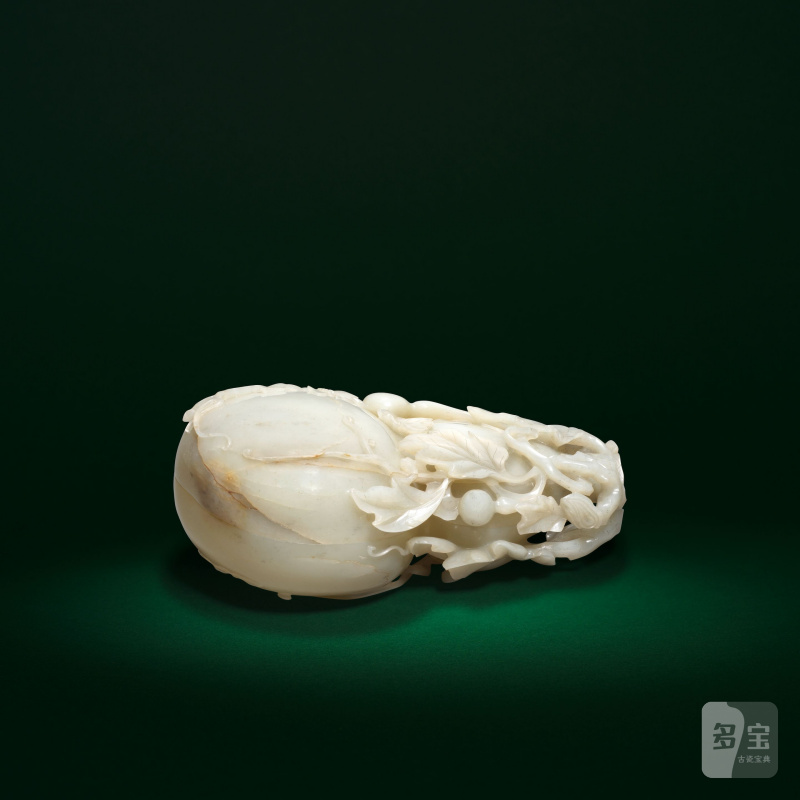 清乾隆/嘉慶 青玉葫蘆蓋盒 | A PALE GREEN JADE DOUBLE-GOURD BOX AND COVER - 图2